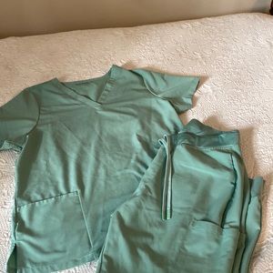 Mandala green top and bottoms- LARGE